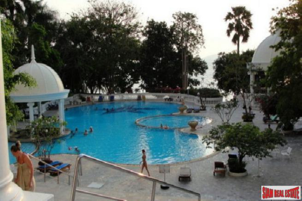 Exclusive Luxury 5-Bedroom Pool Villa in Pattaya-19