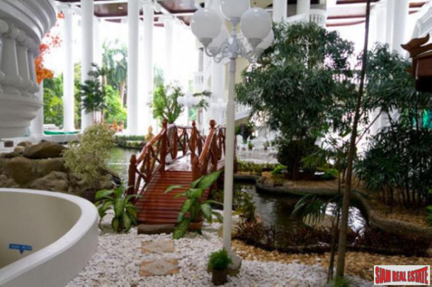 New, Luxury 3-Bedroom Pool Villa in Huay Yai-22