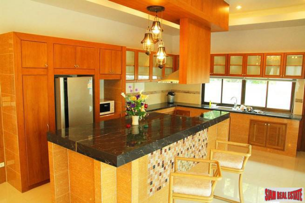 New, Luxury 3-Bedroom Pool Villa in Huay Yai-10