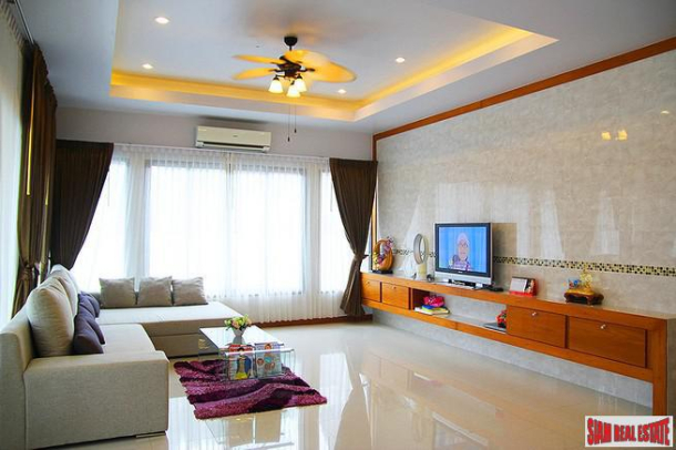 New, Luxury 3-Bedroom Pool Villa in Huay Yai-4
