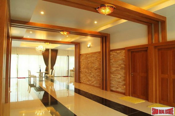 New, Luxury 3-Bedroom Pool Villa in Huay Yai-5