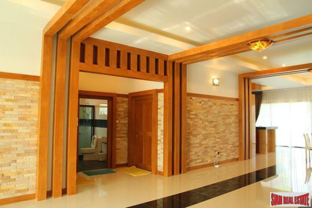 New, Luxury 3-Bedroom Pool Villa in Huay Yai-7