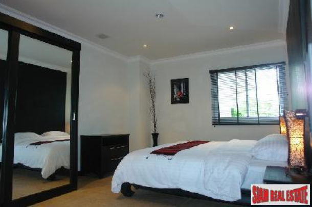 High-Standard 2-Bedroom Condo on Pratumnak Hill-12