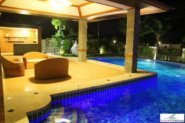 New, Luxury 4-Bedroom Pool Villa in Huay Yai-15