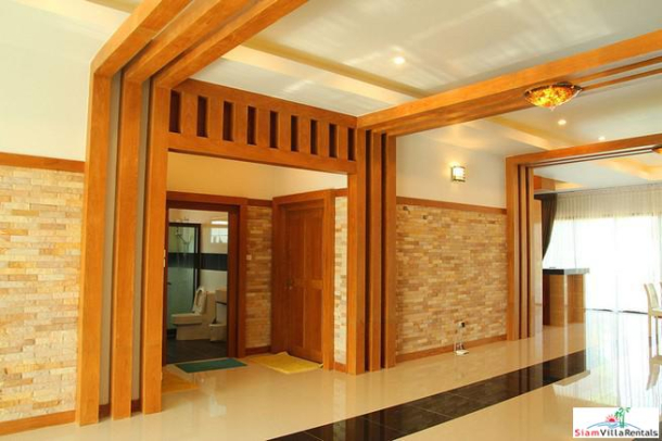 New, Luxury 4-Bedroom Pool Villa in Huay Yai-7