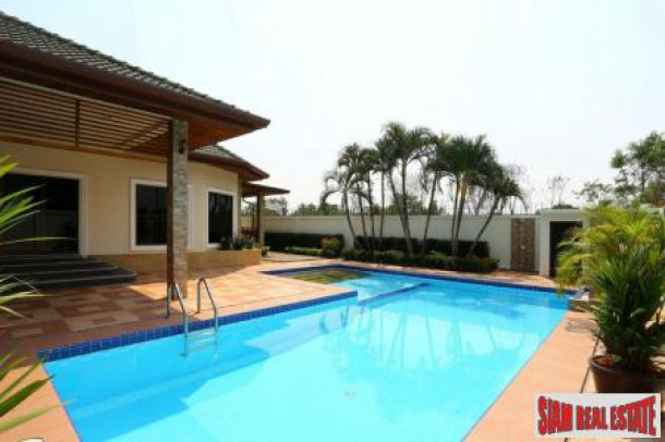 Spacious 4-Bedroom Pool Villa on Soi Siam Country Club-8