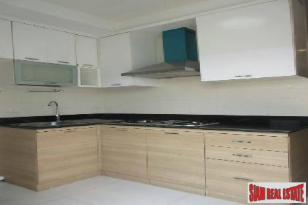 The Private | Contemporary Three Bedroom Townhouse  for Sale Close to Bang Chak Station-8