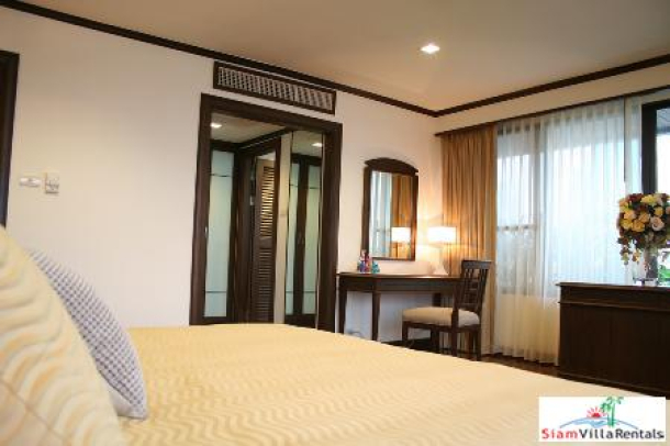Four Bedroom Executive Suite 260 Sqm in Sukhumvit 16-1