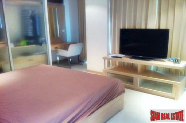 Bay Cliff | Spacious Contemporary  One-Bedroom Condo for Sale in Patong-7