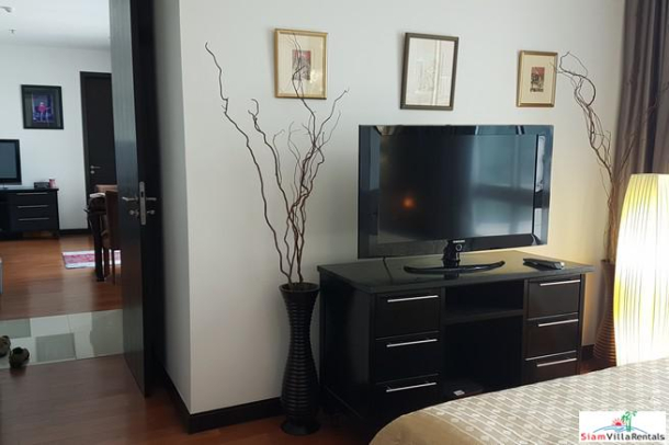 Lofts Yenakart | Modern Two-Bedroom Fully Equipped Condo for Rent in Lumphini-15