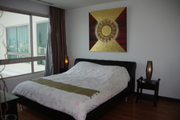 Lofts Yenakart | Modern Two-Bedroom Fully Equipped Condo for Rent in Lumphini-3