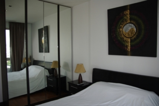 Lofts Yenakart | Modern Two-Bedroom Fully Equipped Condo for Rent in Lumphini-5