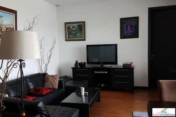 Lofts Yenakart | Modern Two-Bedroom Fully Equipped Condo for Rent in Lumphini-9