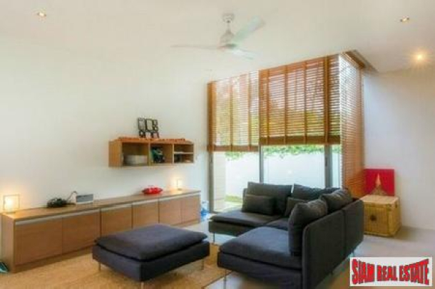 Elegant and Spacious Private Pool Four-Bedroom House for Sale near Mission Hills-13