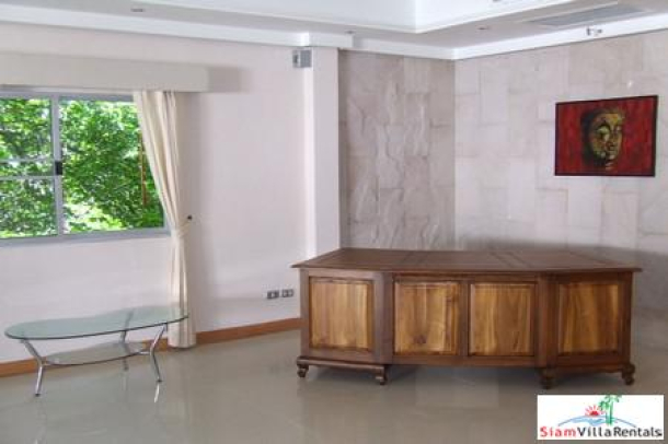 Spacious 3 BR Apartment (208M2) Low Rise Apartment on Pratumnak Hills for Rent-10