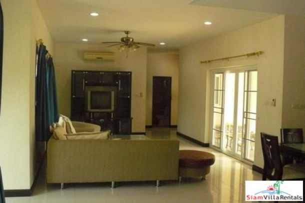 Reasonable Price 3 Bedroom Pool Villa For Long Term Rent in East Pattaya-11