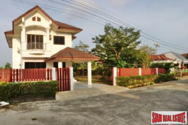 Three-Bedroom House for Sale in Thalang with Large Garden-15