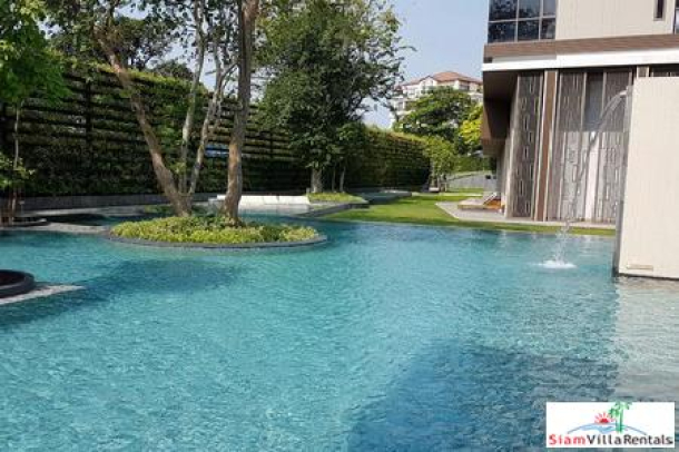 Luxurious 2 BR Beachfront Condominium On Wongamat Beach  For Rent Reasonable Price-2