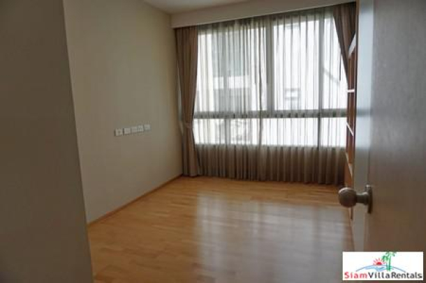 Issara @ 42 | Modern Three Bedroom with Large Kitchen for Rent Directly behind Ekkamai BTS-11