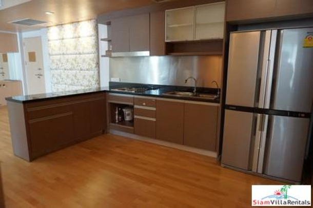 Issara @ 42 | Modern Three Bedroom with Large Kitchen for Rent Directly behind Ekkamai BTS-2
