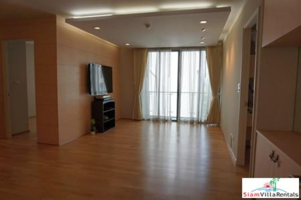 Issara @ 42 | Modern Three Bedroom with Large Kitchen for Rent Directly behind Ekkamai BTS-4