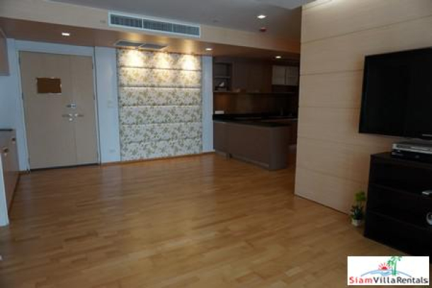 Issara @ 42 | Modern Three Bedroom with Large Kitchen for Rent Directly behind Ekkamai BTS-5