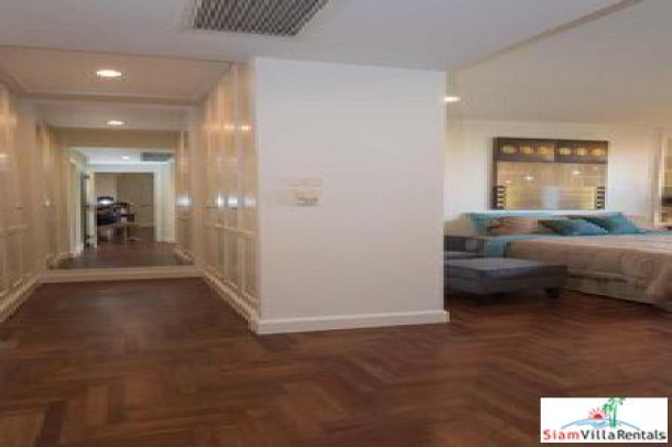 Top quality full renovations. High end comfortable furniture. 2 Bed. Sathorn.-4