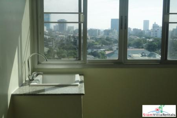 Freshly renovated, very large 3 bedroom family condo. Phrom Pong BTS.-12