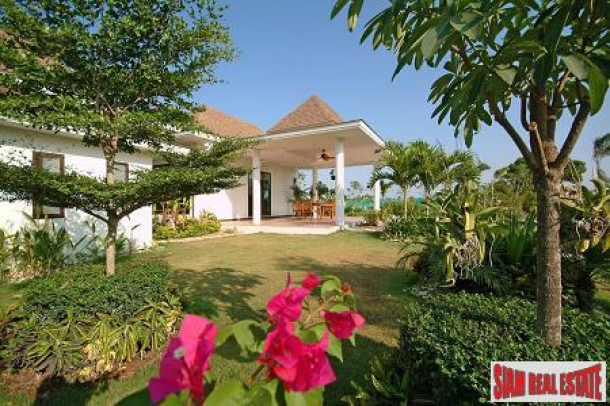 Hua Hin Superb Residence Pool Villas in a Tropical Setting.-1