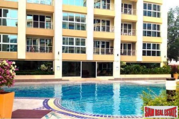 1BR Luxury Resort Condominium in The Center of Pattaya for Long Term Rent-3