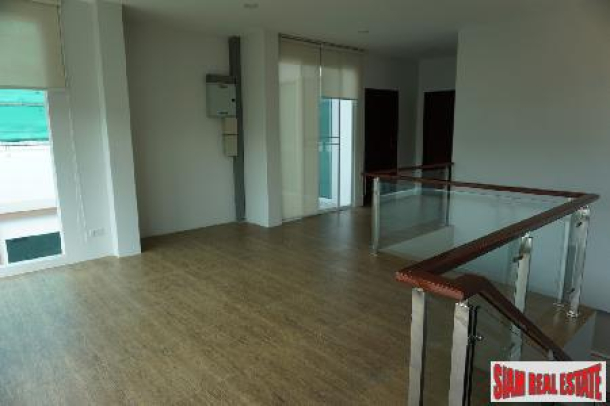 Executive Family Home. Pattanakarn. 5 bedrooms over 720 Sqm. 180 Sqm rooftop deck.-14