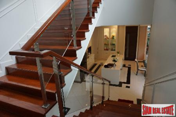 Executive Family Home. Pattanakarn. 5 bedrooms over 720 Sqm. 180 Sqm rooftop deck.-6