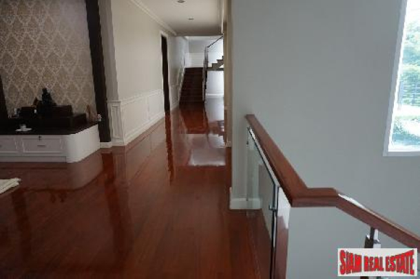 Executive Family Home. Pattanakarn. 5 bedrooms over 720 Sqm. 180 Sqm rooftop deck.-7