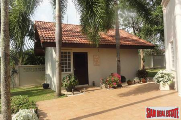 Expansive Pool Villa for Sale in Cherngtalay-13