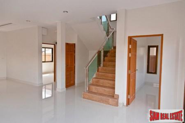Quick Sale! Beautiful 5 beds Unfurnished Family House with Big Private Pool Villa-9