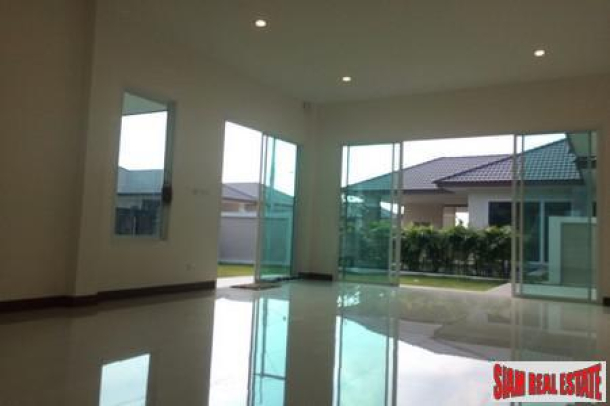 Affordable Luxury Villa in East Pattaya For Sale-6