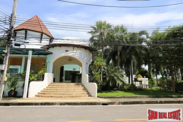 Fabulous Pool Villa located in Gated Estate in Rawai, Phuket-17