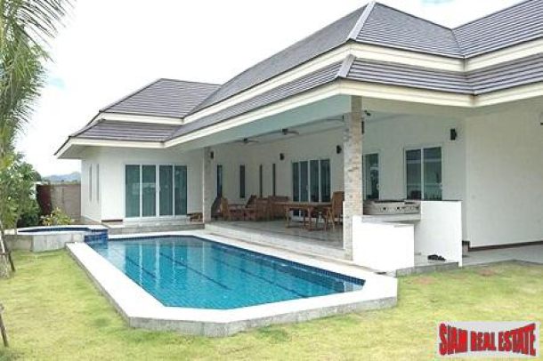 Modern Pool Villa for Sale Close to the Beach and Hua Hin City Center.-1