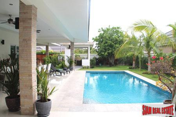 Modern Pool Villa for Sale Close to the Beach and Hua Hin City Center.-3