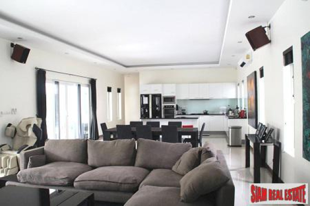 Modern Pool Villa for Sale Close to the Beach and Hua Hin City Center.-5