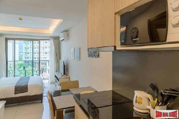 1 Bedroom Luxury High Rise with Fantastic Pools and Facilities for Rent-19