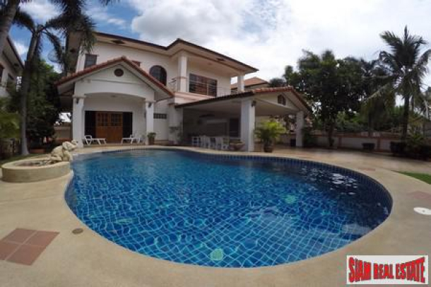 3 Bedrom House with Private Pool For Sale in Na Jomtien Area-1