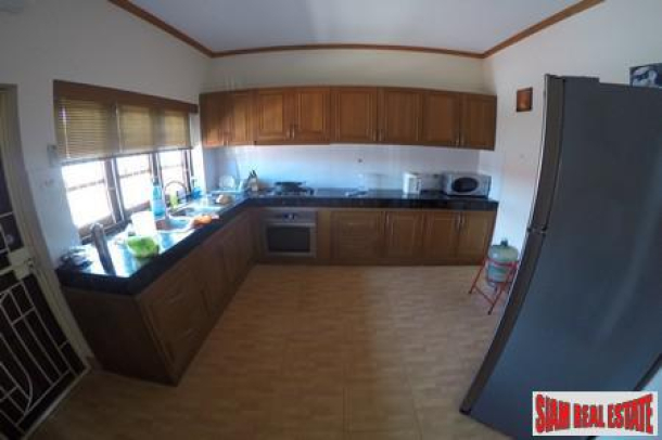 3 Bedrom House with Private Pool For Sale in Na Jomtien Area-10