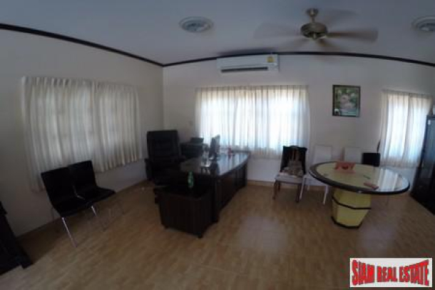 3 Bedrom House with Private Pool For Sale in Na Jomtien Area-12
