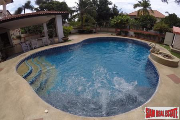 3 Bedrom House with Private Pool For Sale in Na Jomtien Area-3