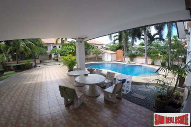 3 Bedrom House with Private Pool For Sale in Na Jomtien Area-5