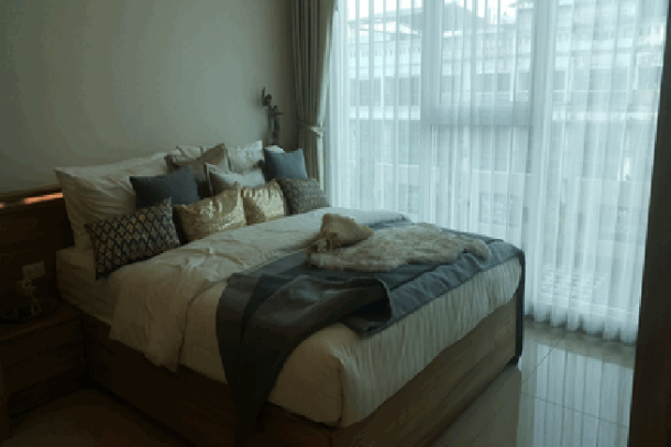 1 Bedroom Luxury High Rise with Fantastic Pools and Facilities for Rent-11