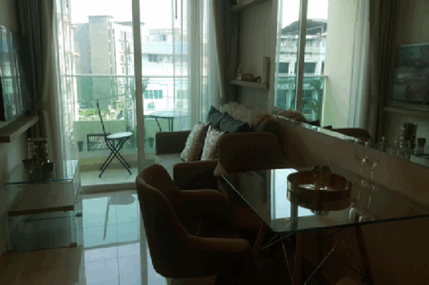 1 Bedroom Luxury High Rise with Fantastic Pools and Facilities for Rent-17