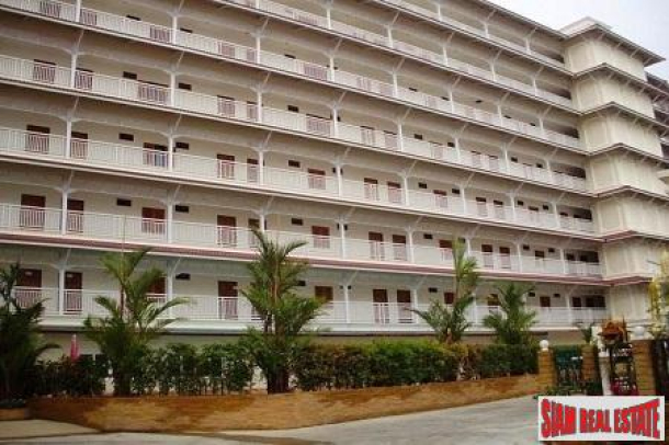 Condominiums  in Conveniently Located Central Hua Hin For Sale-1