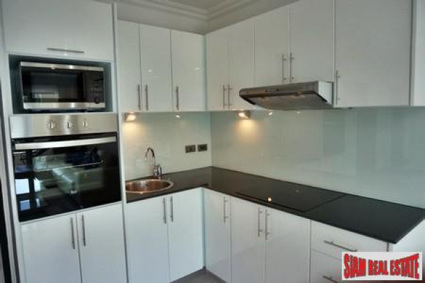 Quick Sale! Beautiful Newly Renovated 2 Bedrooms Apartment for Sale on Pratumnak Hills-11